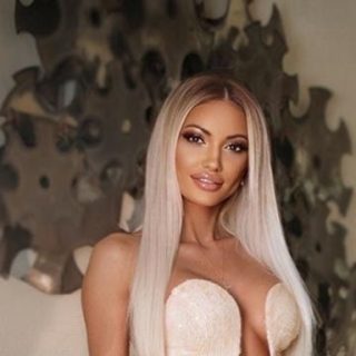Tabby, Petite escort in London